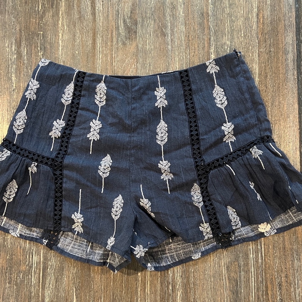 IMMPECCABLE PIG , sz M linen lined shorts